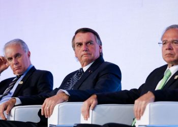 Em SP, presidente critica Petrobras e diz “lamentar” preço do diesel