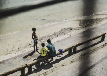 Cientistas descobrem por que adolescentes parecem não escutar voz dos pais