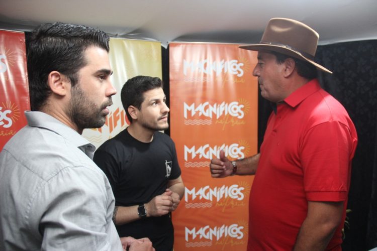 São Domingos I – Banda Magníficos atrai grande multidão no encerramento da Festa dos Vaqueiros e Fazendeiros