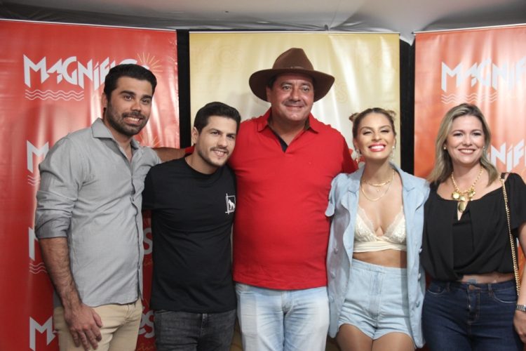 São Domingos I – Banda Magníficos atrai grande multidão no encerramento da Festa dos Vaqueiros e Fazendeiros