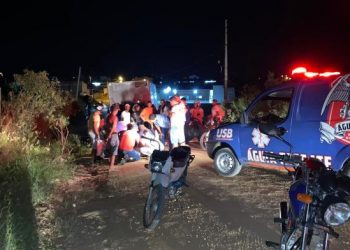 Mulher morre e outra fica ferida em colisão envolvendo moto e caminhão na estrada de Juazeirinho
