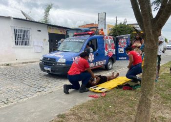 Águia Resgate socorre mulher após cair de caminhão em movimento