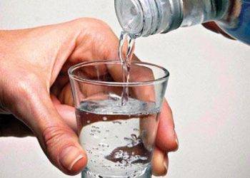 Três pessoas morrem e quatro são internadas após patrão oferecer ‘cachaça batizada’