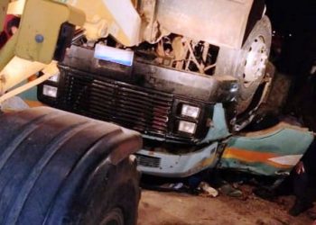 Homem morre em capotamento de caminhão carregado com esterco na BA 120