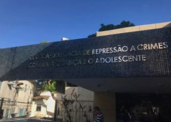 Jovem presa junto com médico, suspeito de estuprar adolescente de 13 anos em Salvador, fingiu ser irmã da vítima ao ser detida