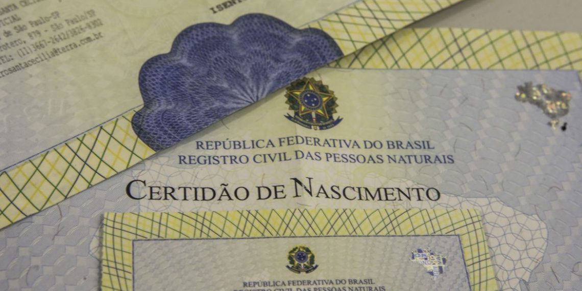 Quase 57 mil recém-nascidos foram registrados sem o nome do pai entre janeiro e abril