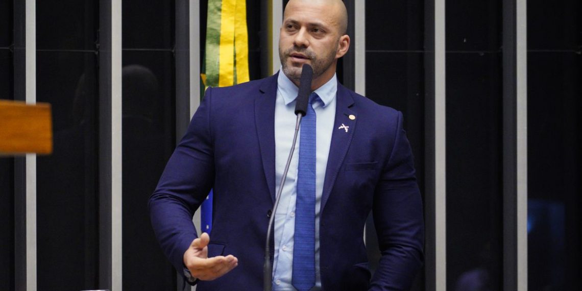 Ministro do STF multa deputado Daniel Silveira em R$ 405 mil
