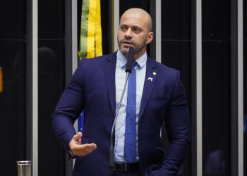 Ministro do STF multa deputado Daniel Silveira em R$ 405 mil