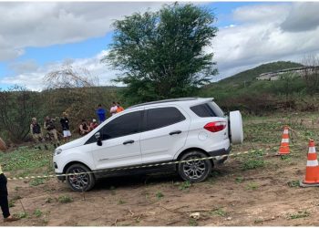Empresária do ramo de jóias de Ipirá é encontrada sem vida dentro de carro em terreno baldio