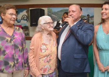 ALBA celebrou o Dia das Mães e deputada Fátima Nunes fez questão de levar Dona Maria de 100 anos