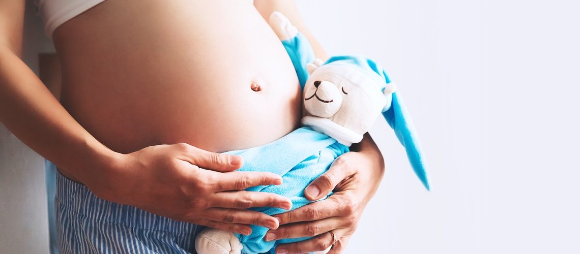 Mais de 1,5 mil adolescentes menores de 14 anos se tornaram mães no Estado em 2021