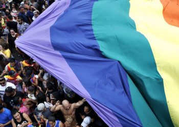 IBGE divulga 1º levantamento sobre homossexuais e bissexuais no País