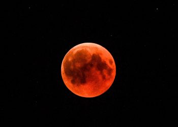 Lua de Sangue triplamente especial será visível hoje de todo o Brasil