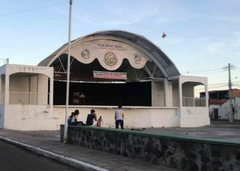 Prefeito Carlos Matos anuncia demolição do palco fixo da Praça Landulfo Alves