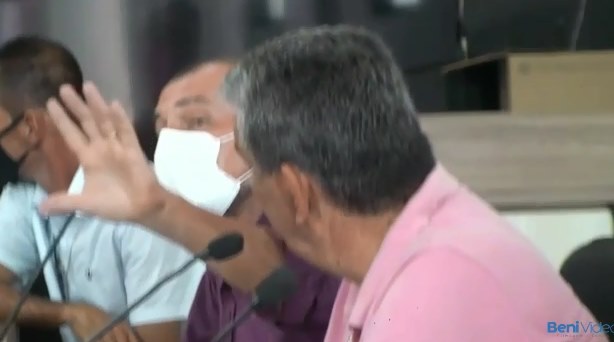 Vídeo com erro de cálculo do secretário de Esportes de Coité em reunião viraliza ‘2 X 10 = 40’