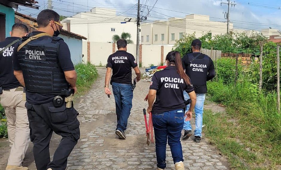 Polícia prende mãe que matou filho autista de 5 anos com veneno