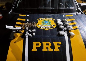 Passageiro é flagrado com pistola, munições e drogas em ônibus na BR 407