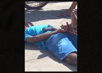 Suspeito de roubar moto em Coité usando simulacro de arma de fogo é detido por populares e por pouco não foi linchado