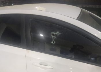 Homem é morto a tiros dentro de carro no distrito Caldas do Jorro