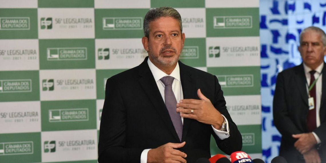 Câmara deve votar PECs para redução do preço de combustíveis até julho