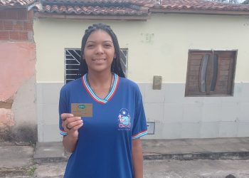 Famílias de estudantes da rede estadual recebem novo crédito do Programa Bolsa Presença, nesta sexta (10)