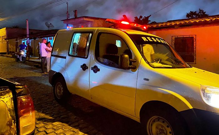 Homem é morto na presença da mulher após ter casa invadida