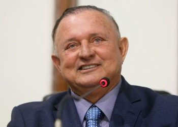 Presidente Adolfo Menezes confirma cancelamento do recesso parlamentar na ALBA