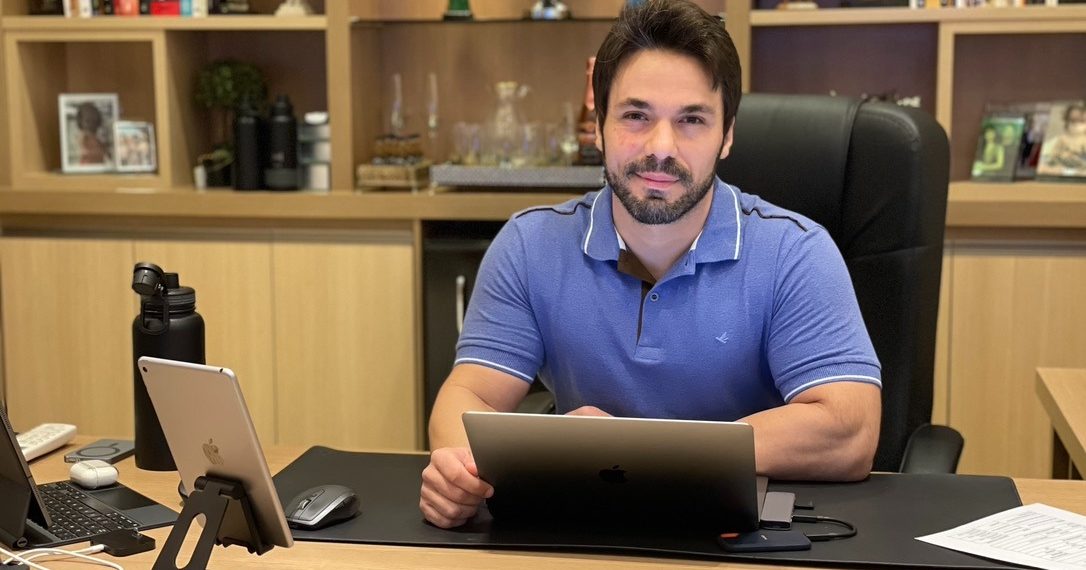 Ângelo Dourado se afasta de rádio para poder ser vice de ACM Neto