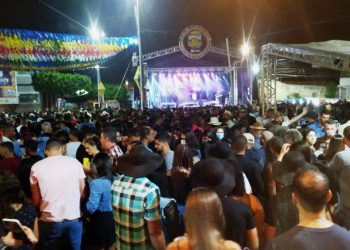 Uma das principais atrações do São João de Valente, Forró do Muído atrasa chegada e não se apresenta