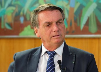 Bolsonaro volta a atacar sistema eleitoral e diz ser ‘impossível’ não ser reeleito
