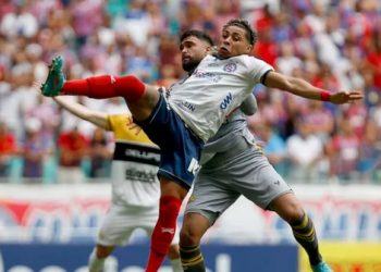 Após um primeiro tempo ruim, tendo levado um gol e jogador expulso, Bahia reage no segundo e vira sobre o Criciúma