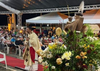 Comunidade Católica de Queimadas celebra abertura do Trezenário do Padroeiro Santo Antônio