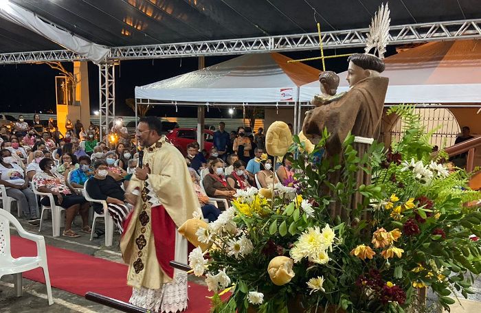 Comunidade Católica de Queimadas celebra abertura do Trezenário do Padroeiro Santo Antônio
