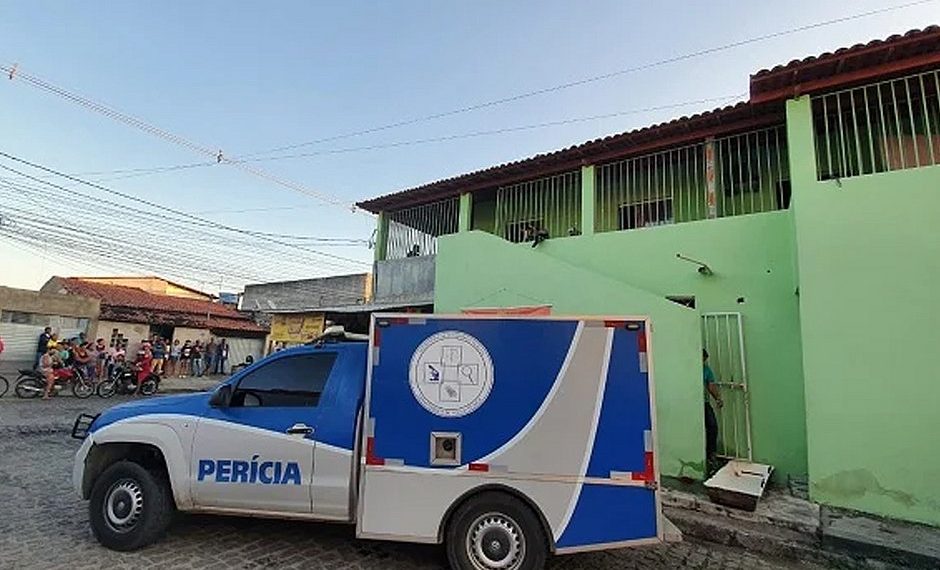 Criança de 3 anos morre e irmão fica em estado grave após incêndio