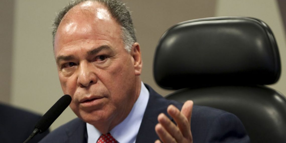 Relator diz que preço da gasolina pode cair até R$ 1,65 por litro