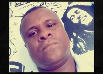 PM é morto a tiros dentro de bar; vítima estava com a esposa