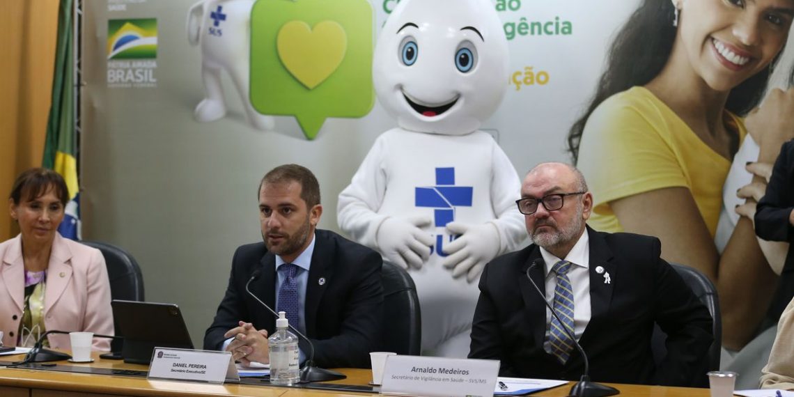 Governo libera quarta dose para maiores de 40 anos