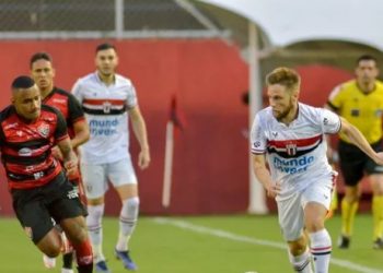 Série C – Vitória volta a ser derrotado em casa e fica à beira do Z4. Treinador foi demitido