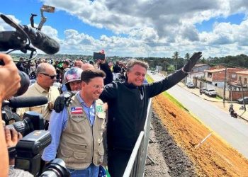 Em Feira de Santana, Bolsonaro destaca reajuste do Auxílio Brasil e ‘baixa’ dos combustíveis