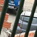 Carro estacionado em via pública é atingido por vários tiros