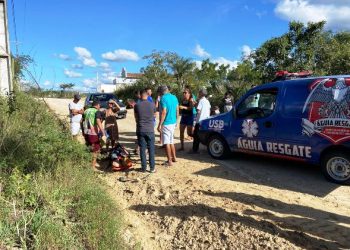 Jovem sofre graves ferimentos em acidente de moto em estrada vicinal