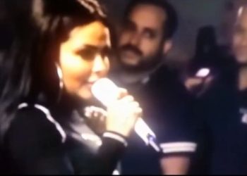 PE – Cantora teve que encerrar show porque não mandou alô pra o prefeito de Tracunhaém (vídeos)