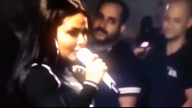 PE – Cantora teve que encerrar show porque não mandou alô pra o prefeito de Tracunhaém (vídeos)