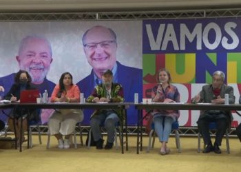 Sem Lula, PT oficializa candidatura dele à Presidência da República durante convenção em São Paulo