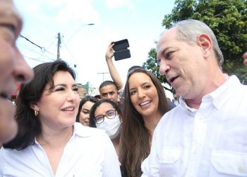 Ciro Gomes e Simone Tebet se encontram e se abraçam em Salvador