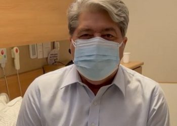Datena é internado com Covid-19 e faz alerta aos seguidores: “Não brinquem com isso”