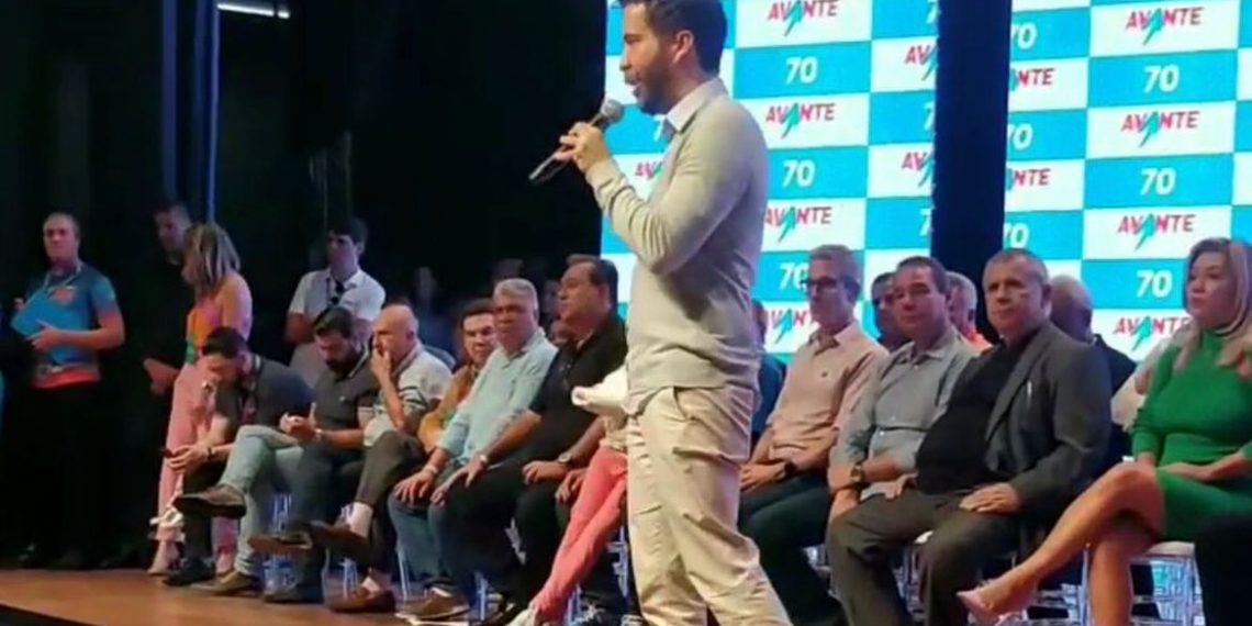 Avante lança candidatura de André Janones à Presidência da República