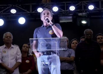 Durante reinauguração de avenida, prefeito pede continuidade de Bolsonaro e anuncia Coité Folia