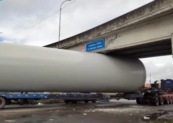 Feira: viaduto da Cidade Nova é vistoriado e interditado após ter estrutura comprometida por carreta