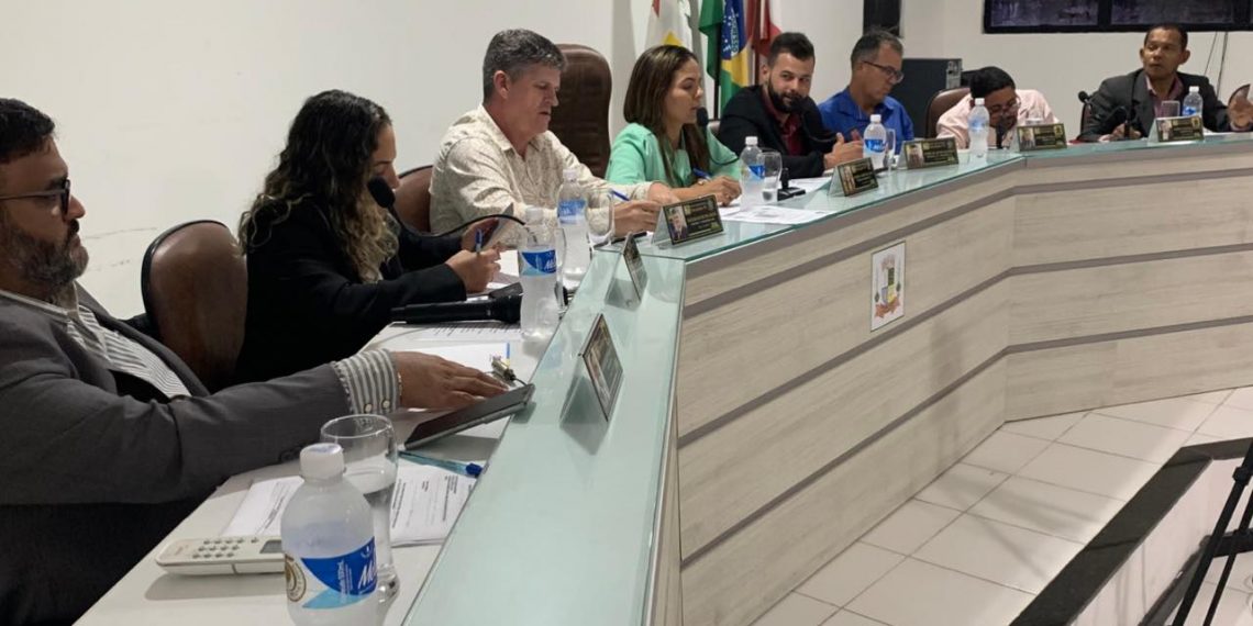 Vereadores de Retirolândia aprovam o 13º salário para a classe e assunto repercute negativamente. Presidente da Câmara Justifica (atualizada)